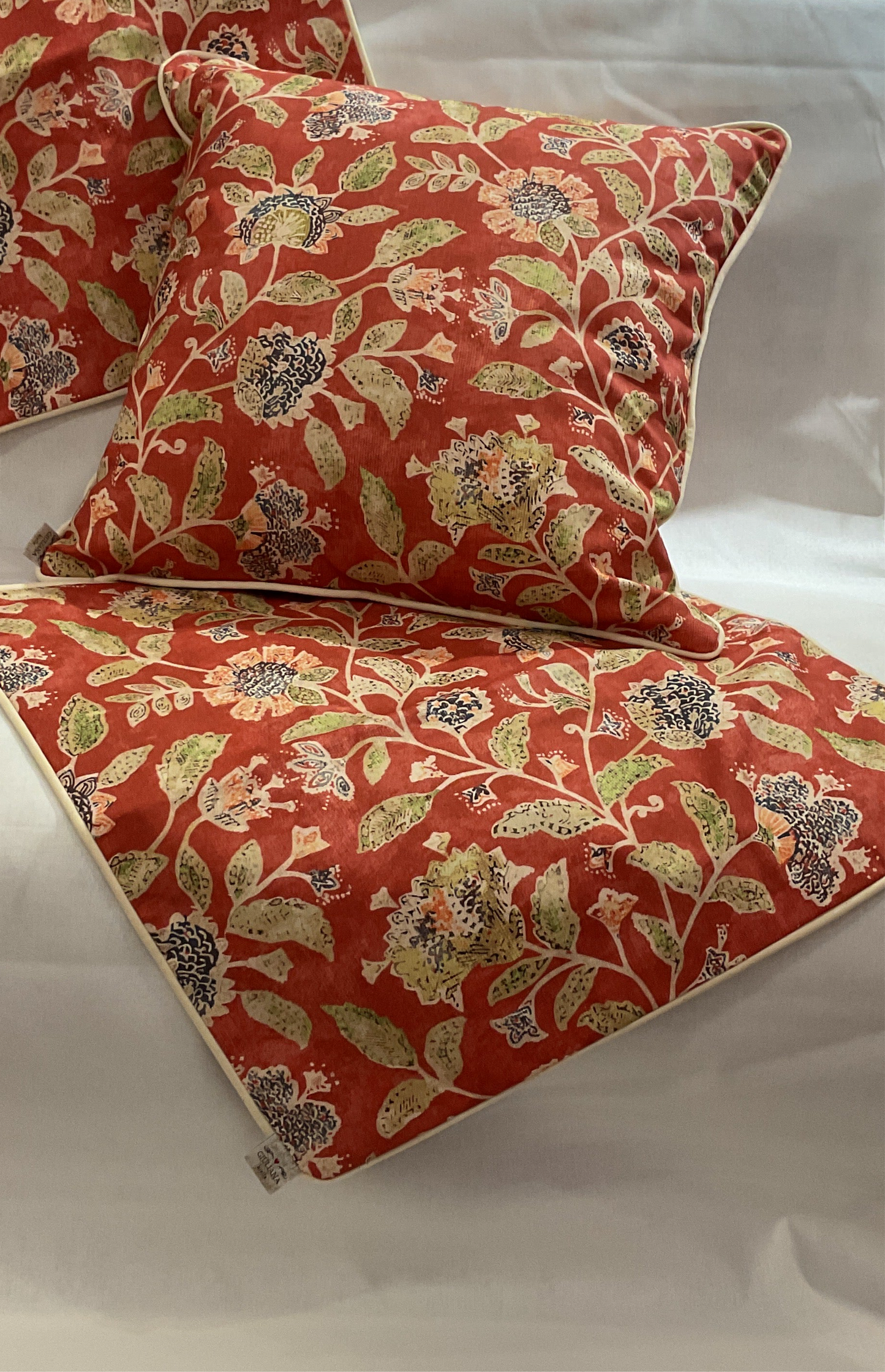 Fiori su sfondo rosso - Tessuto d'arredamento