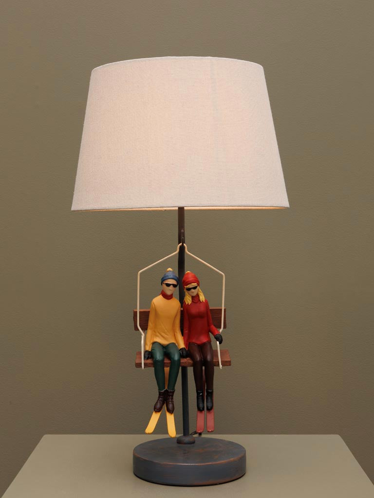 Lampada da tavolo con seggiovia