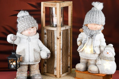Bambino con lanterna