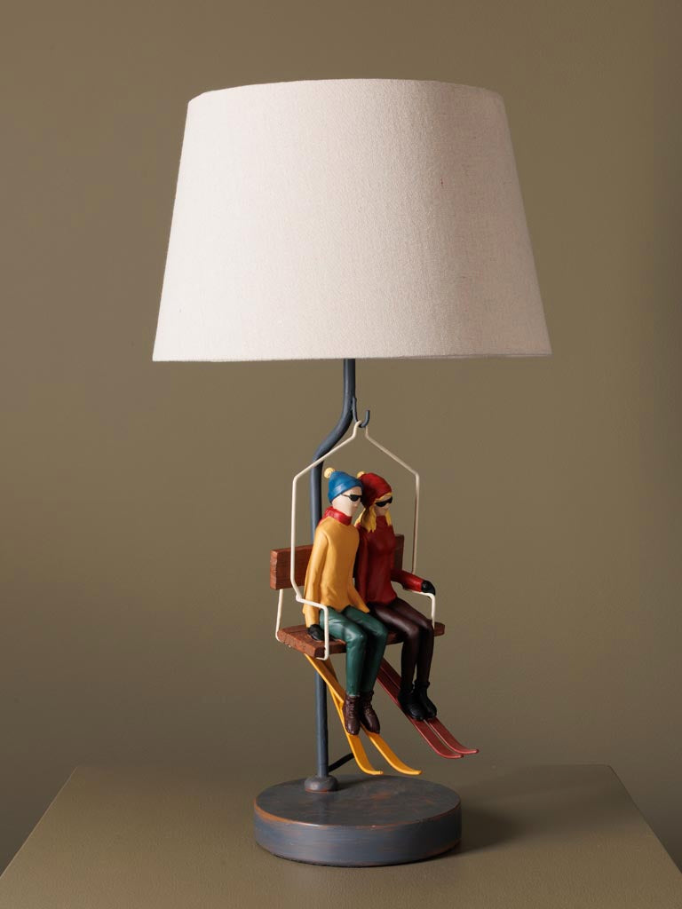 Lampada da tavolo con seggiovia