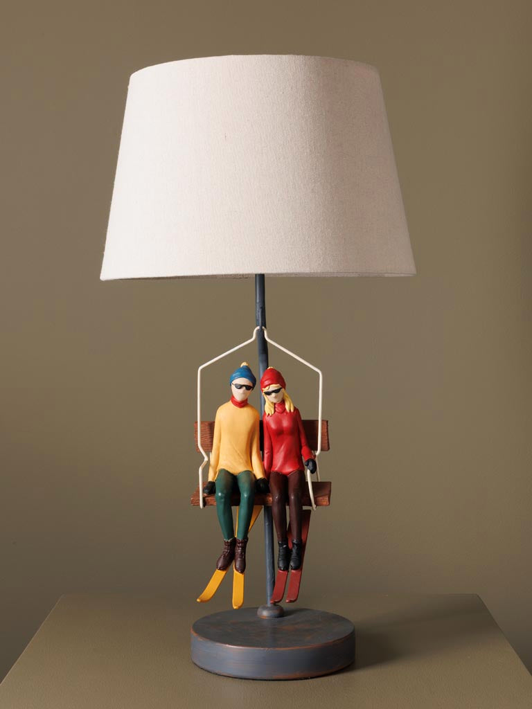 Lampada da tavolo con seggiovia